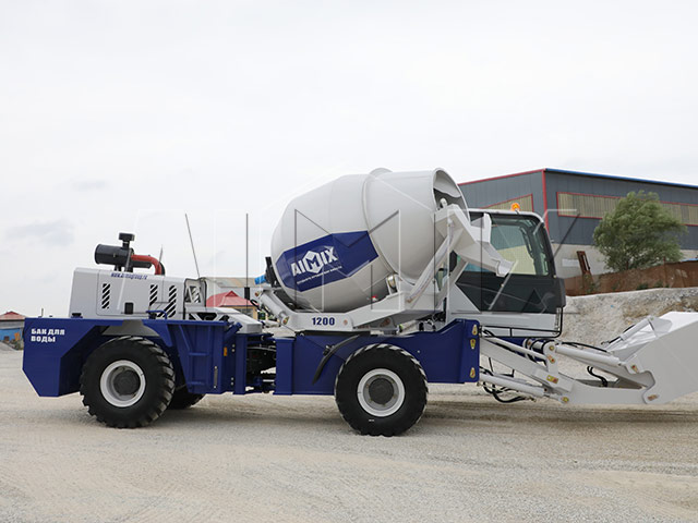 Self Loading Concrete Mixer